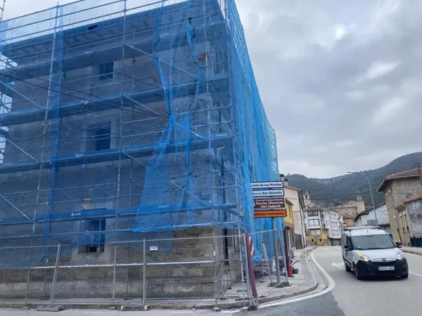 El piso de la planta baja se destinará a jóvenes, los dos de la primera a familias y personas vulnerables y los de la segunda a nuevos pobladores. - Foto: S.F.L.